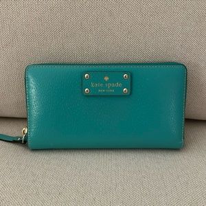 Kate Spade NWOT Green Zippered Wallet